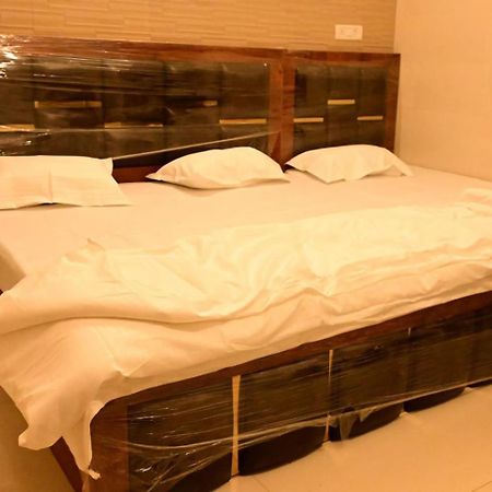 Hotel Sri Ram Lalla International Ayodhya Esterno foto