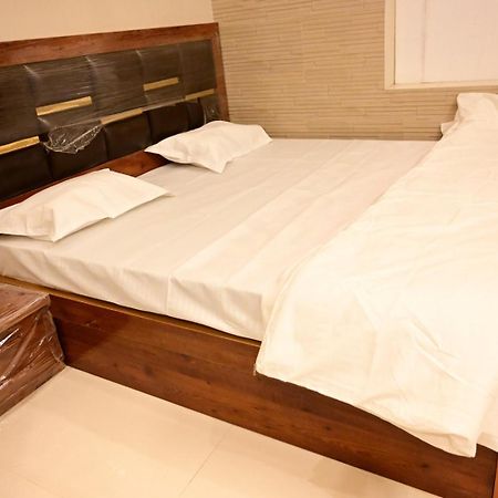 Hotel Sri Ram Lalla International Ayodhya Esterno foto