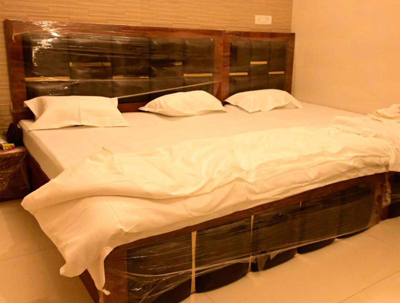Hotel Sri Ram Lalla International Ayodhya Esterno foto