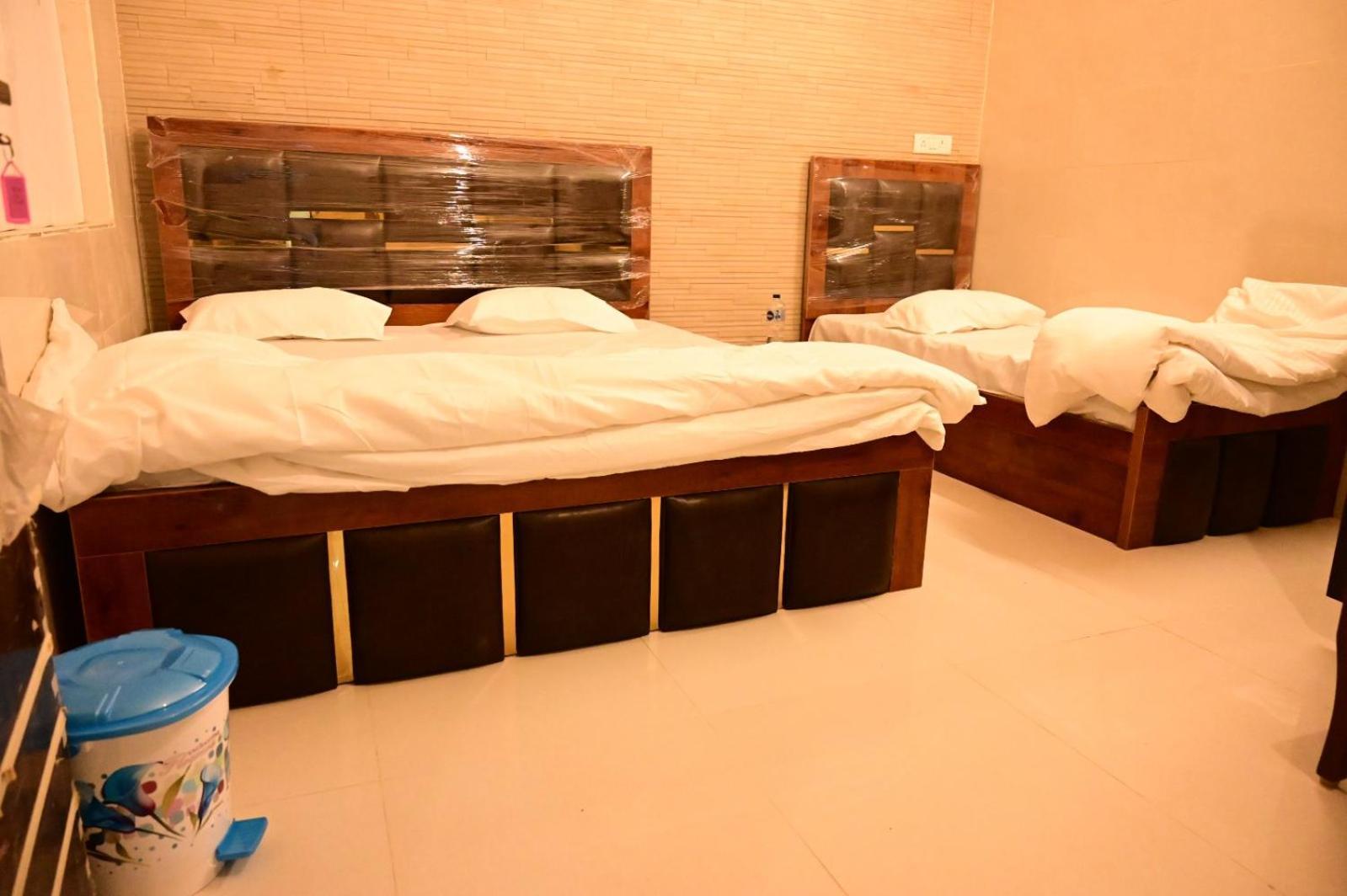 Hotel Sri Ram Lalla International Ayodhya Esterno foto