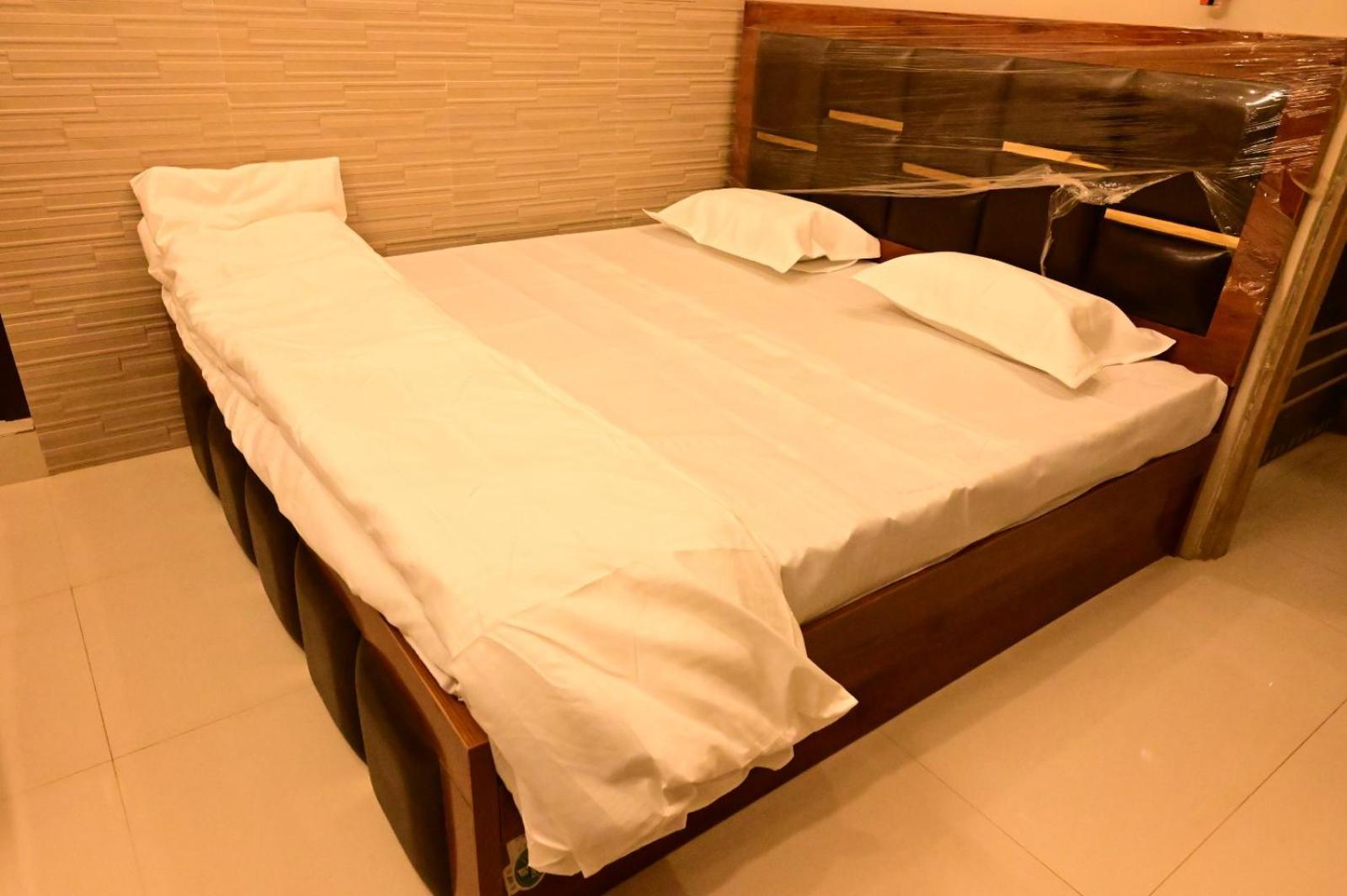 Hotel Sri Ram Lalla International Ayodhya Esterno foto