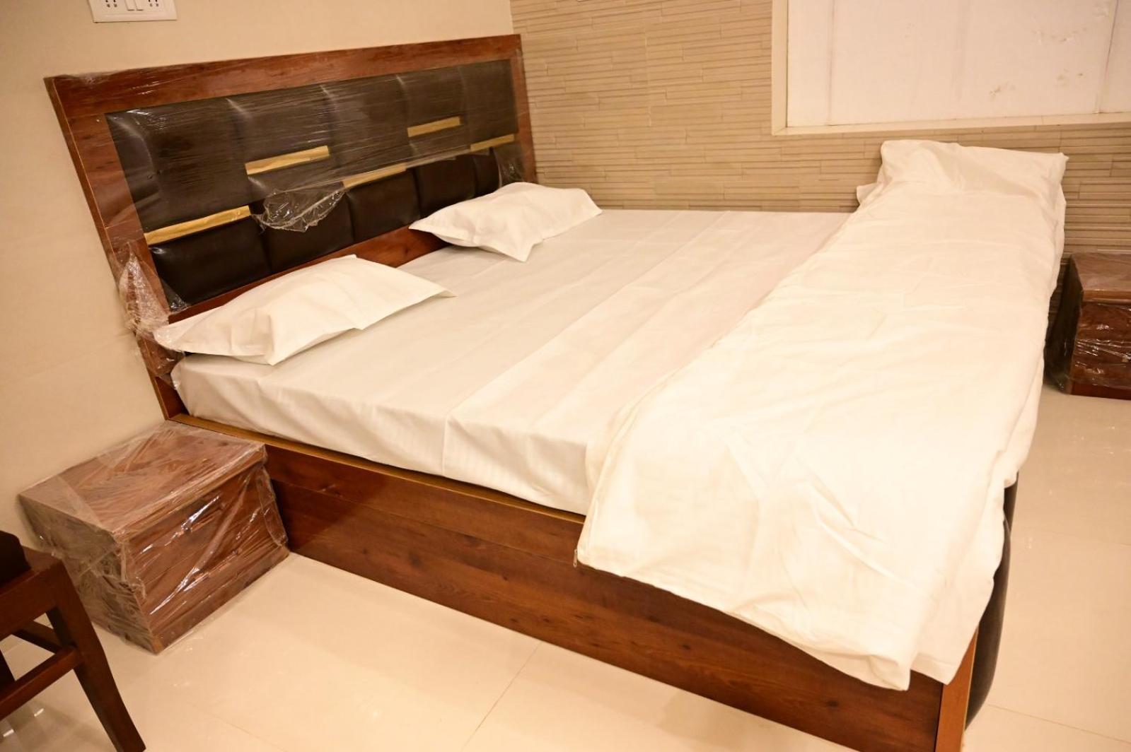 Hotel Sri Ram Lalla International Ayodhya Esterno foto