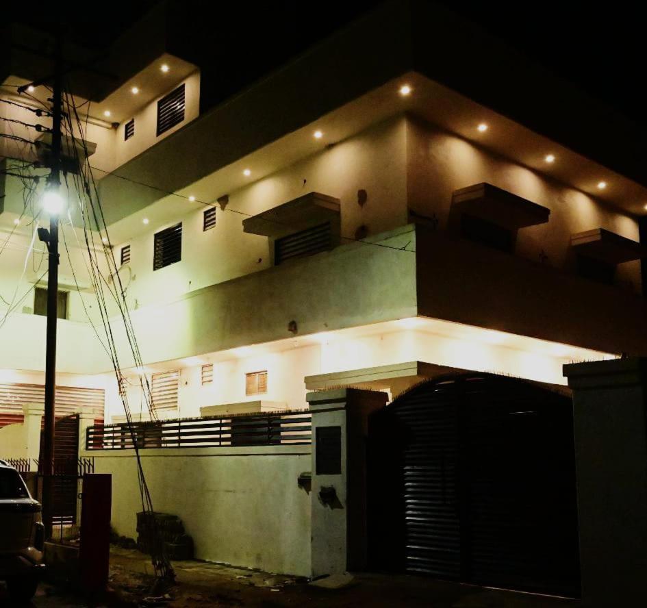 Hotel Sri Ram Lalla International Ayodhya Esterno foto