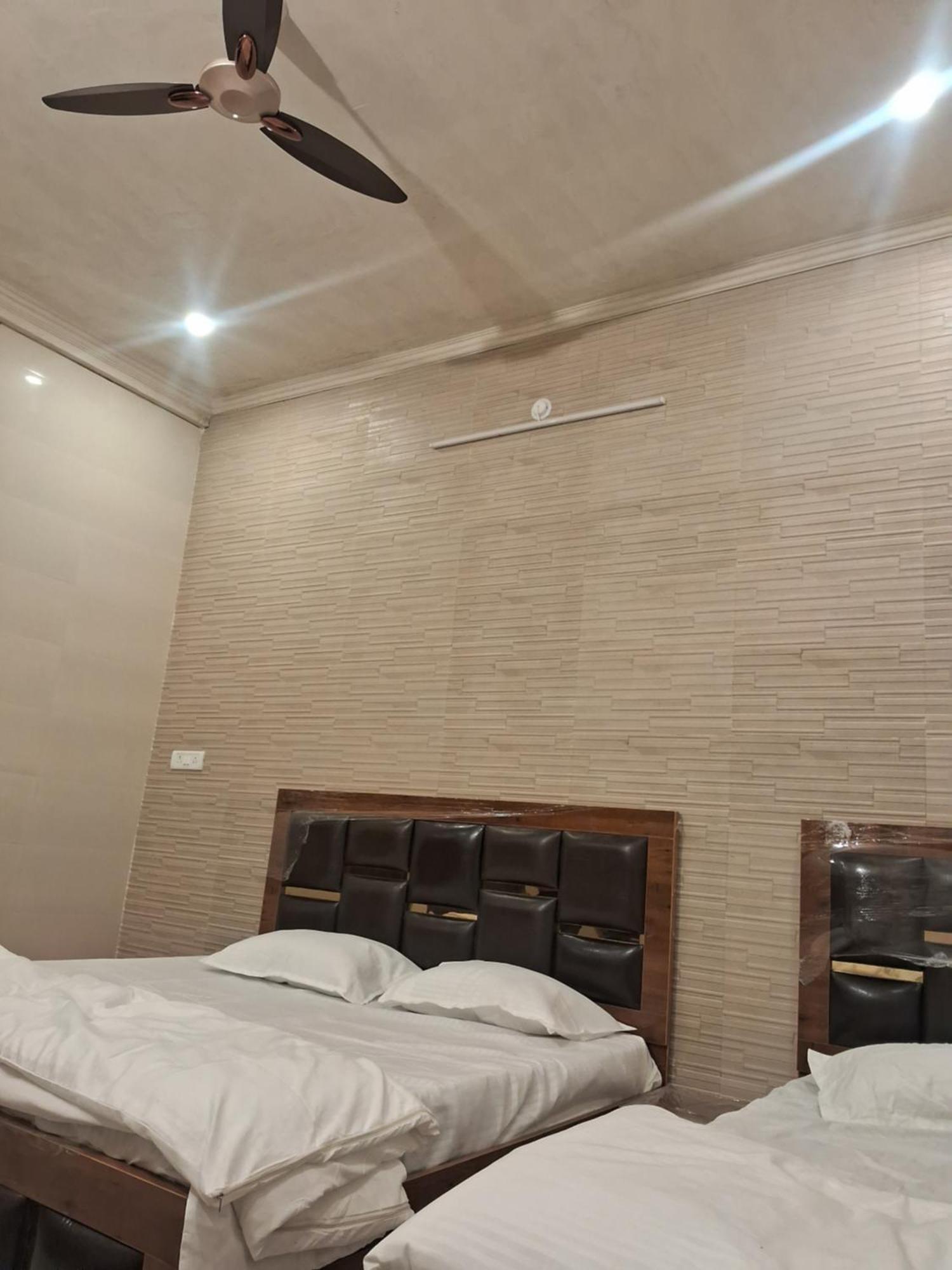 Hotel Sri Ram Lalla International Ayodhya Esterno foto