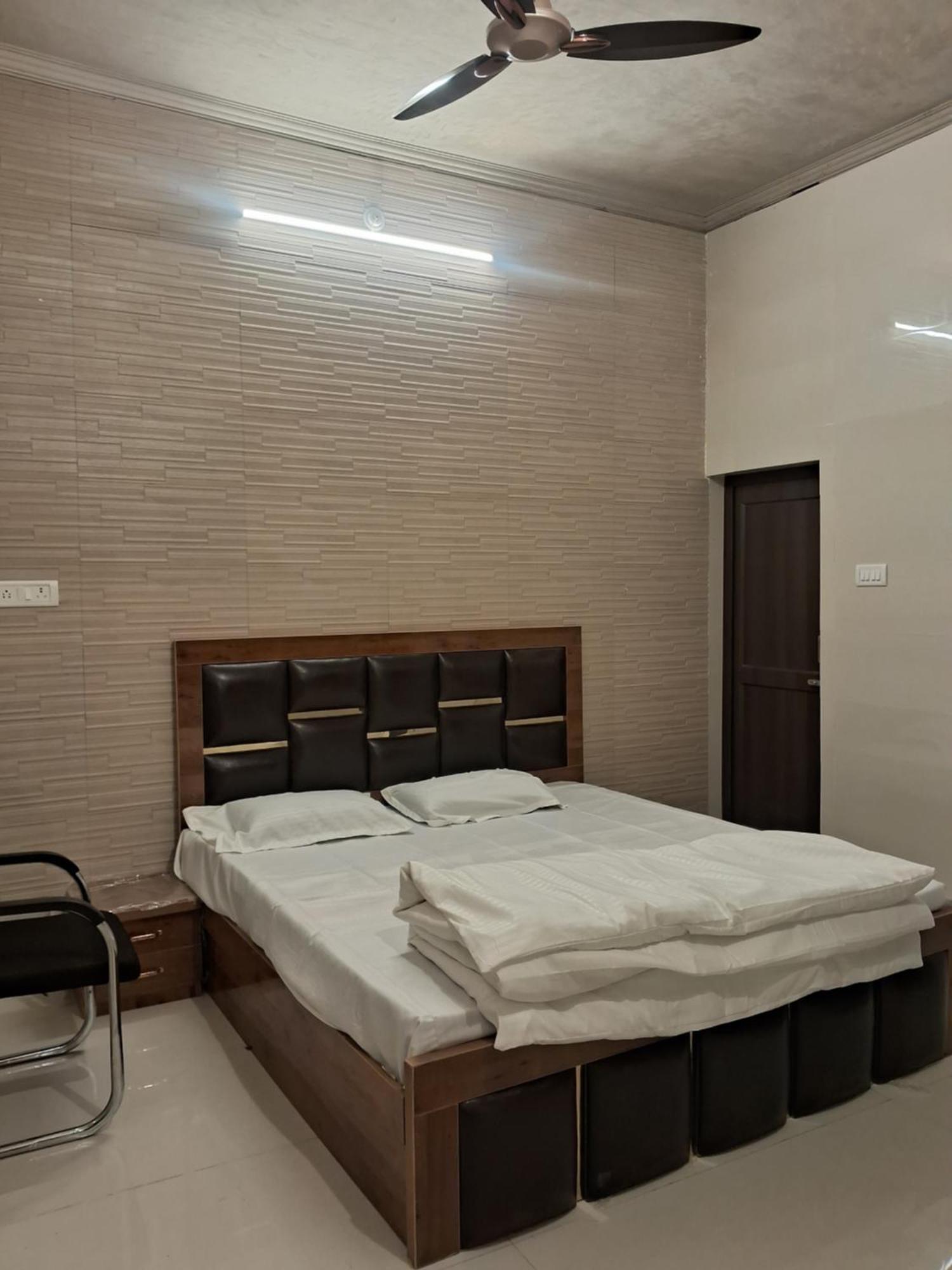 Hotel Sri Ram Lalla International Ayodhya Esterno foto
